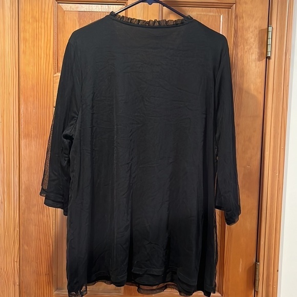 Chicos black mesh layered pink floral Embroidery 3/4 sleeve top size 3 (X/16). - Picture 4 of 8